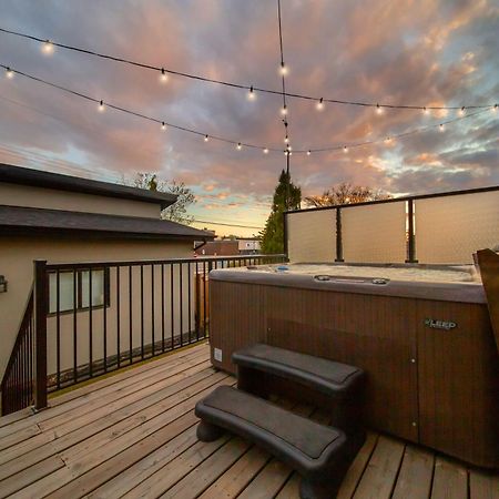 Bright Modern Home - King Bed - Free Parking - Fireplace - Fast Wi-Fi - Free Netflix إيدمونتون المظهر الخارجي الصورة